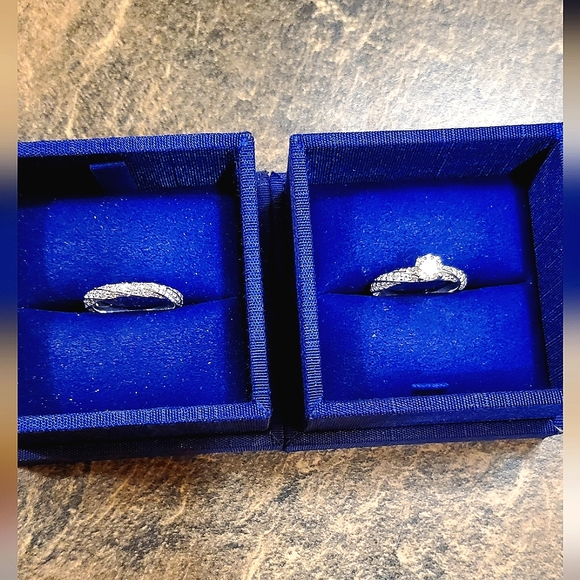 Hearts on Fire engagement ring set, size 6. - Picture 1 of 6